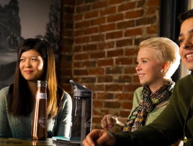 Students talking at a cafe