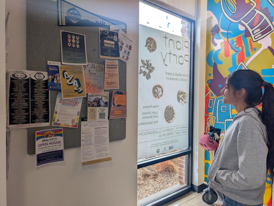 Girl looking at a board in Wellness-Center