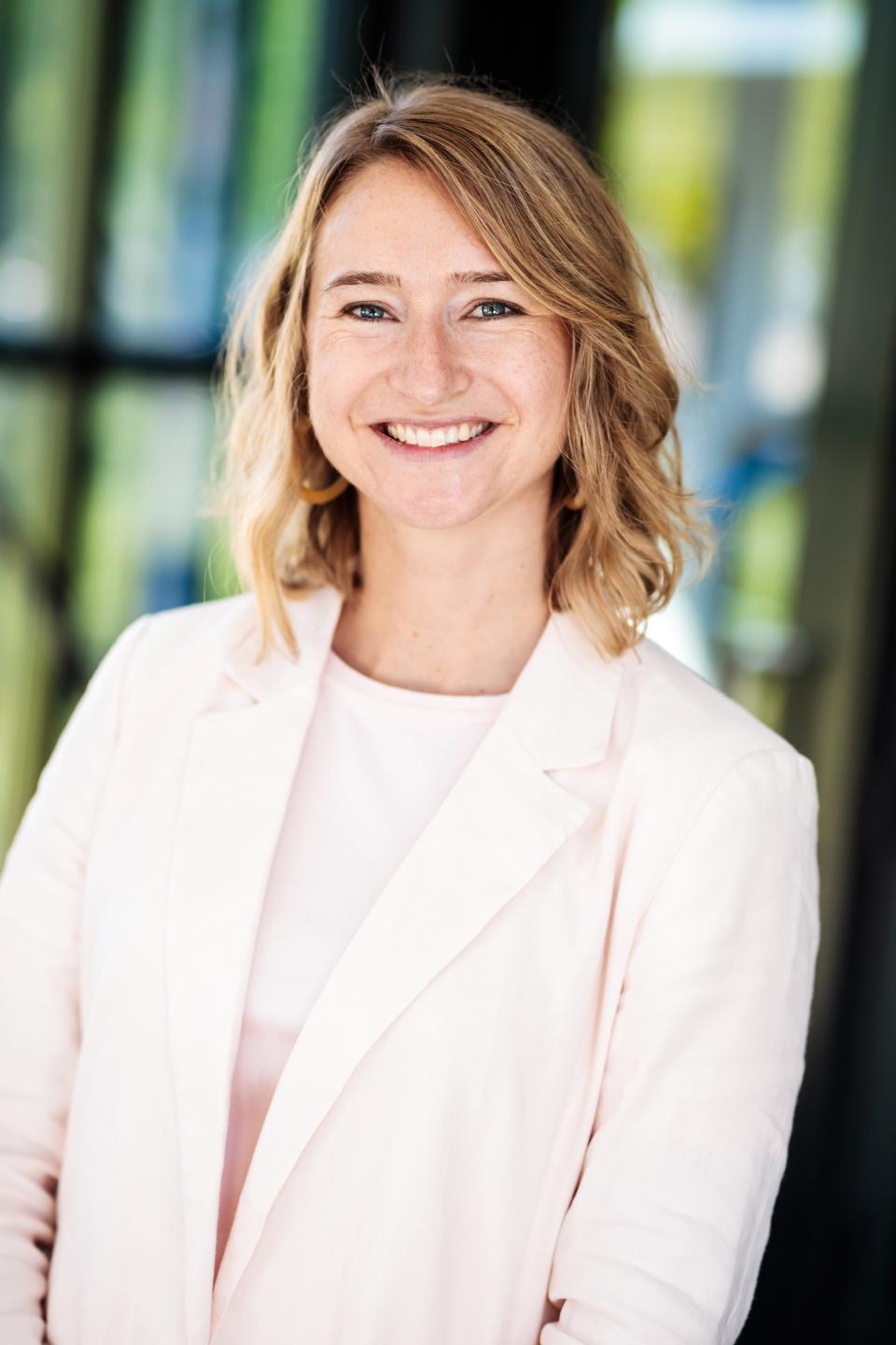 Sarah Buller Headshot