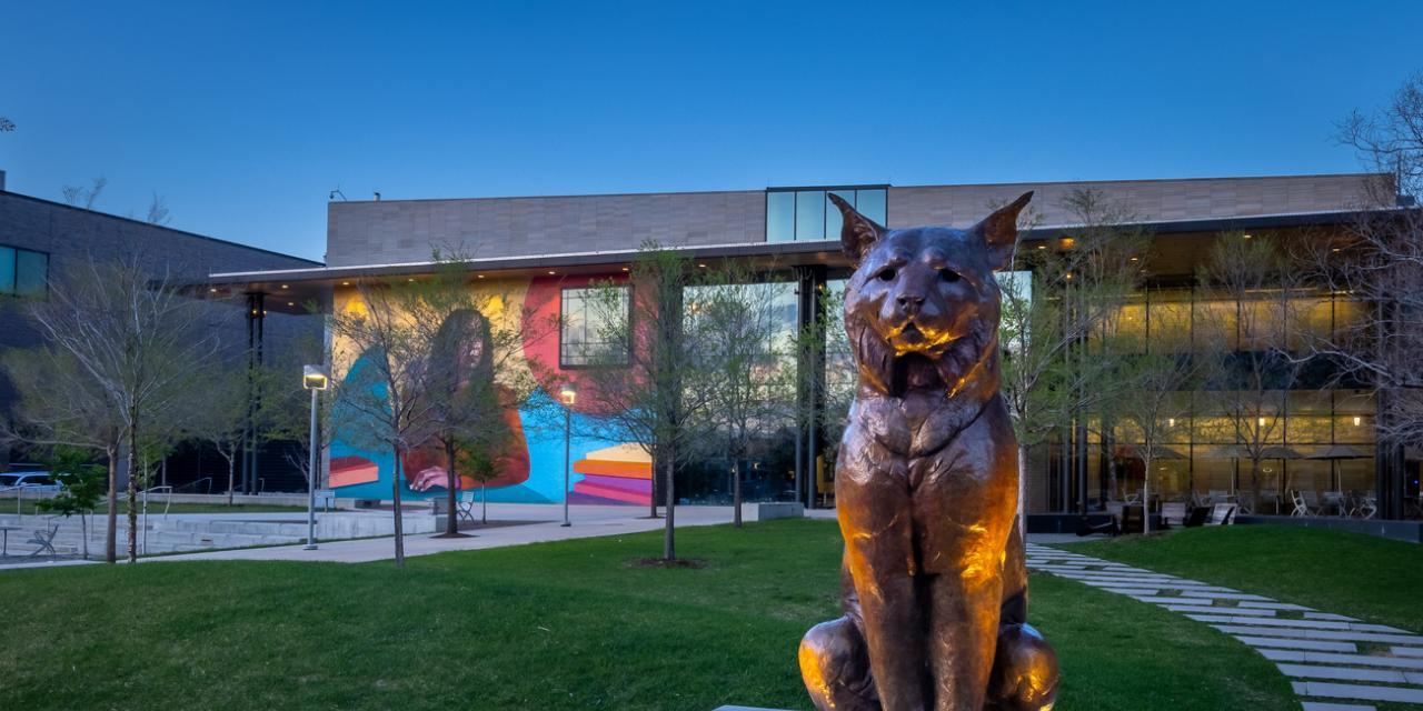 Lynx statue
