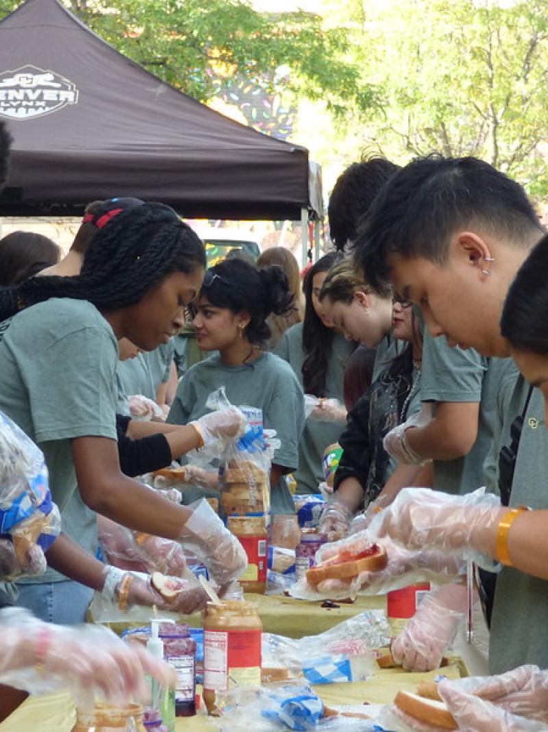 students-making-peanut-butter-sandwiches